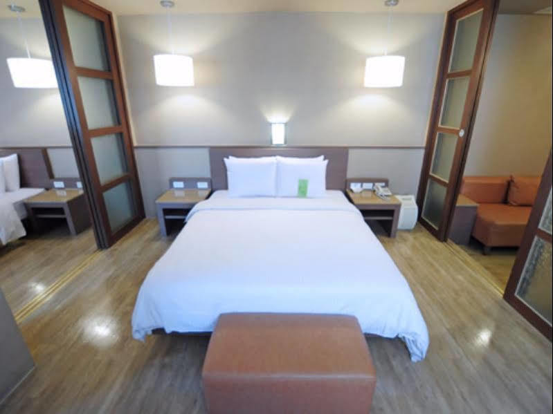 Kindness Hotel - Hanshen Kaohsiung Exterior photo