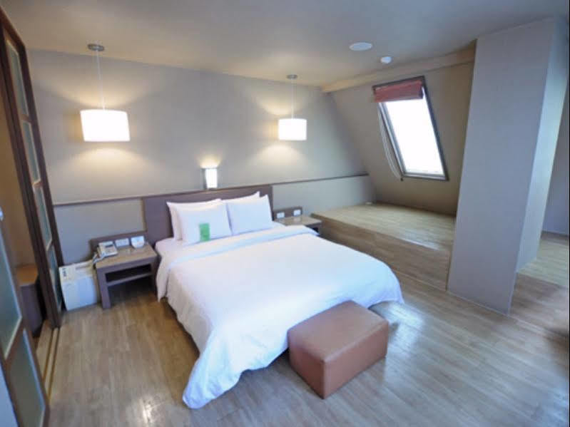 Kindness Hotel - Hanshen Kaohsiung Exterior photo